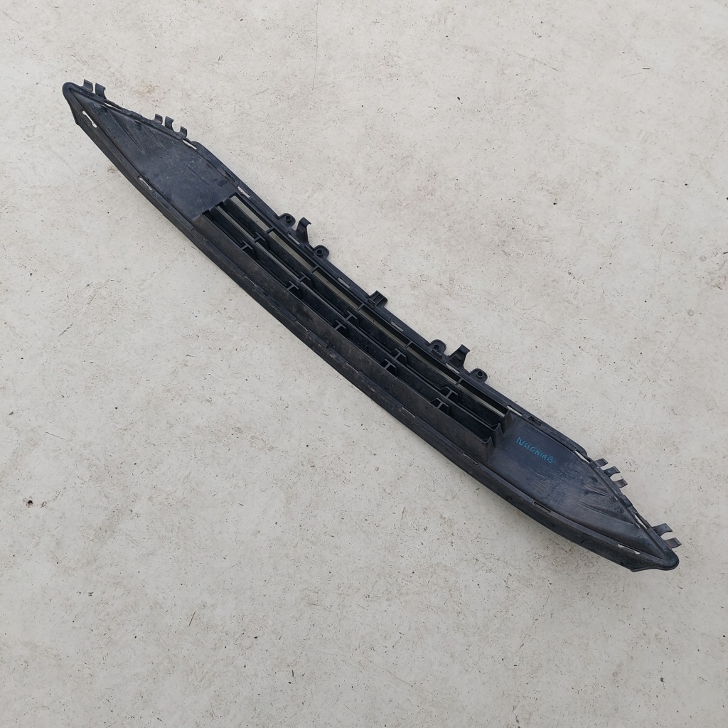 Решётка бампера средняя opel insignia b lift с Разборки