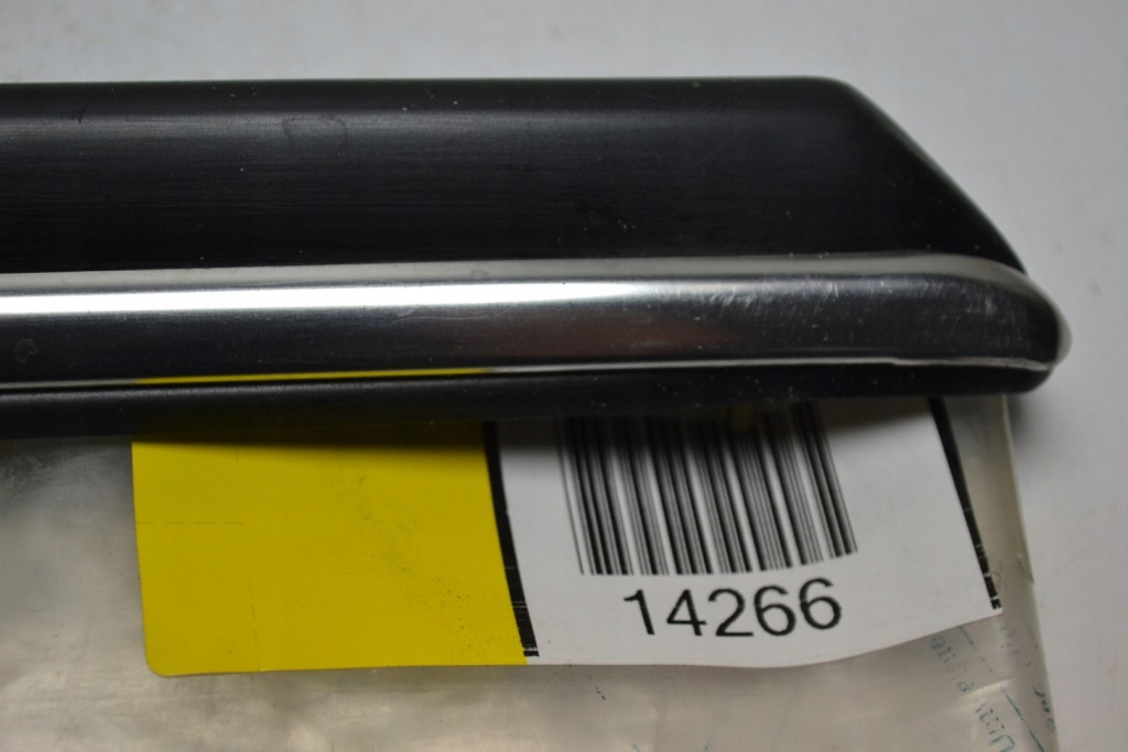 фото №10, Mercedes w107 slc молдинг боковая крыла правая задняя