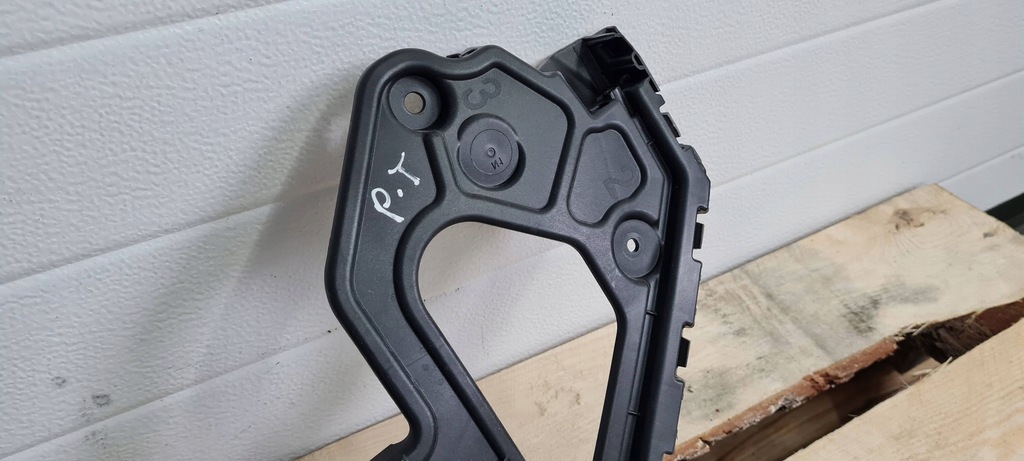 фото №7, Sq8 q8 напрямна кронштейн кронштейн бампера правий задня 24r 4m8807454c