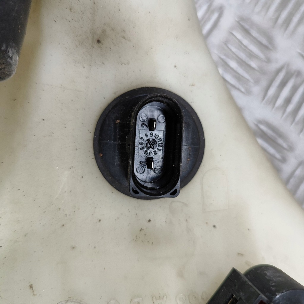 фото №8, Audi q7 4l 2007 бак жидкость do омывателя стекло передней / лобовое