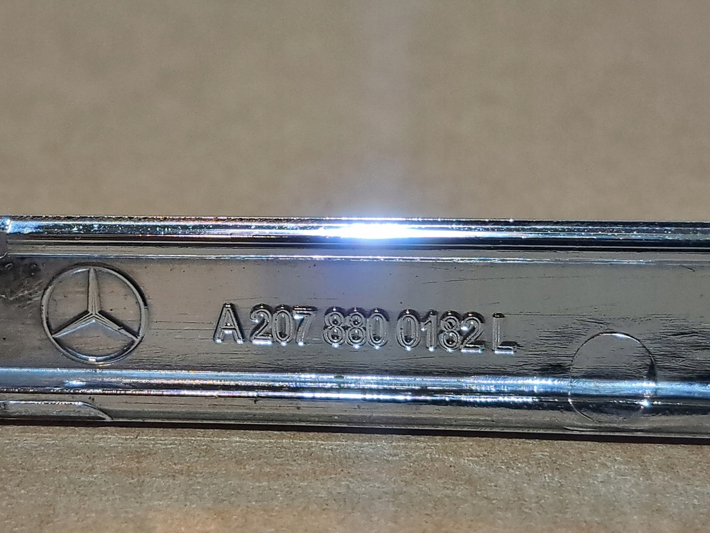 фото №5, Mercedes-benz 207-880-01-82 молдинг бампера