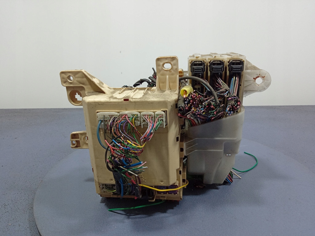 фото №6, Toyota sienna ii xl20 03- коробка запобіжників bsi