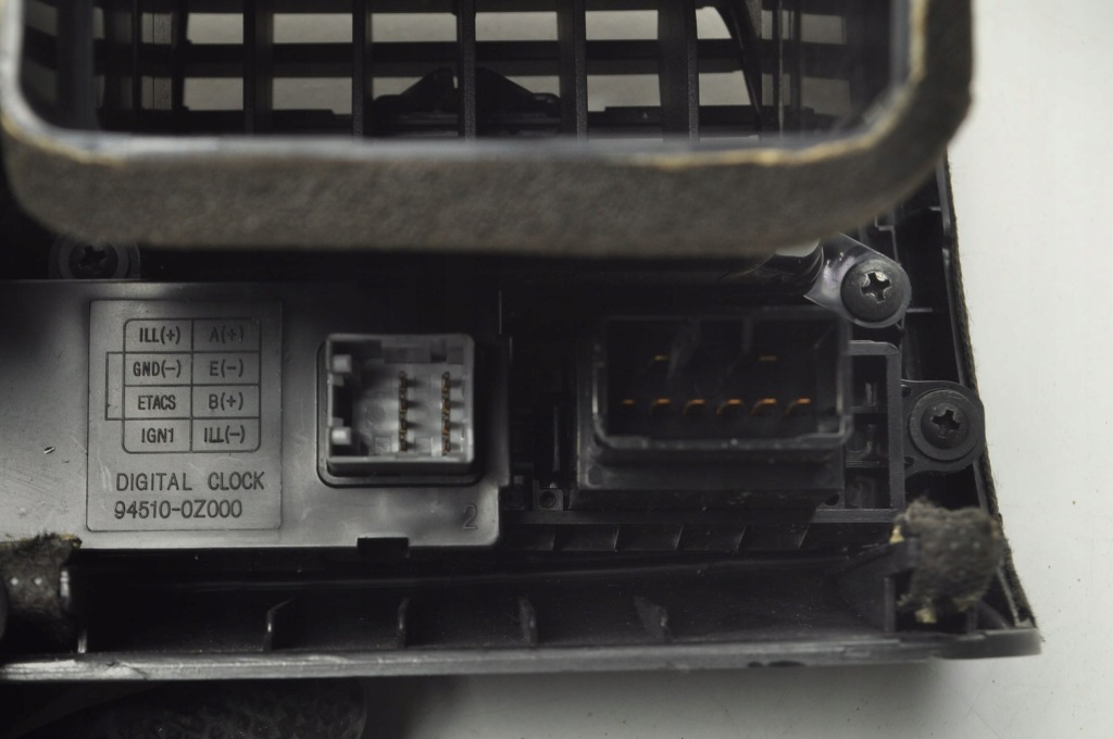 Kia sportage 2 рамка радіо рестайлінг  ґрати 94510-0z000 Ціна