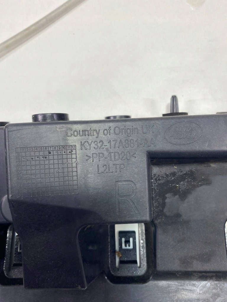 фото №3, Land rover discovery 5 кронштейн / кронштейн бампера заднего