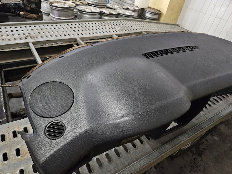 фото №5, Приборная панель приборная консоль приборная панель каркас audi 80