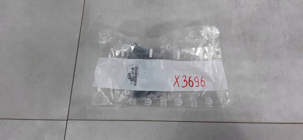 Купить Peugeot 2008 ii левая губка жабо защита 9825782780