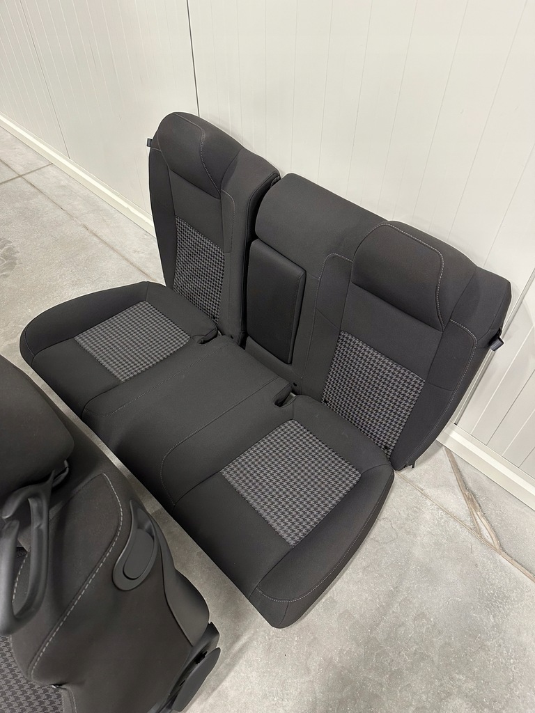 фото №13, 2015-2023 challenger srt scat pack сиденья ковшеобразные с подогревом заднее сиденье