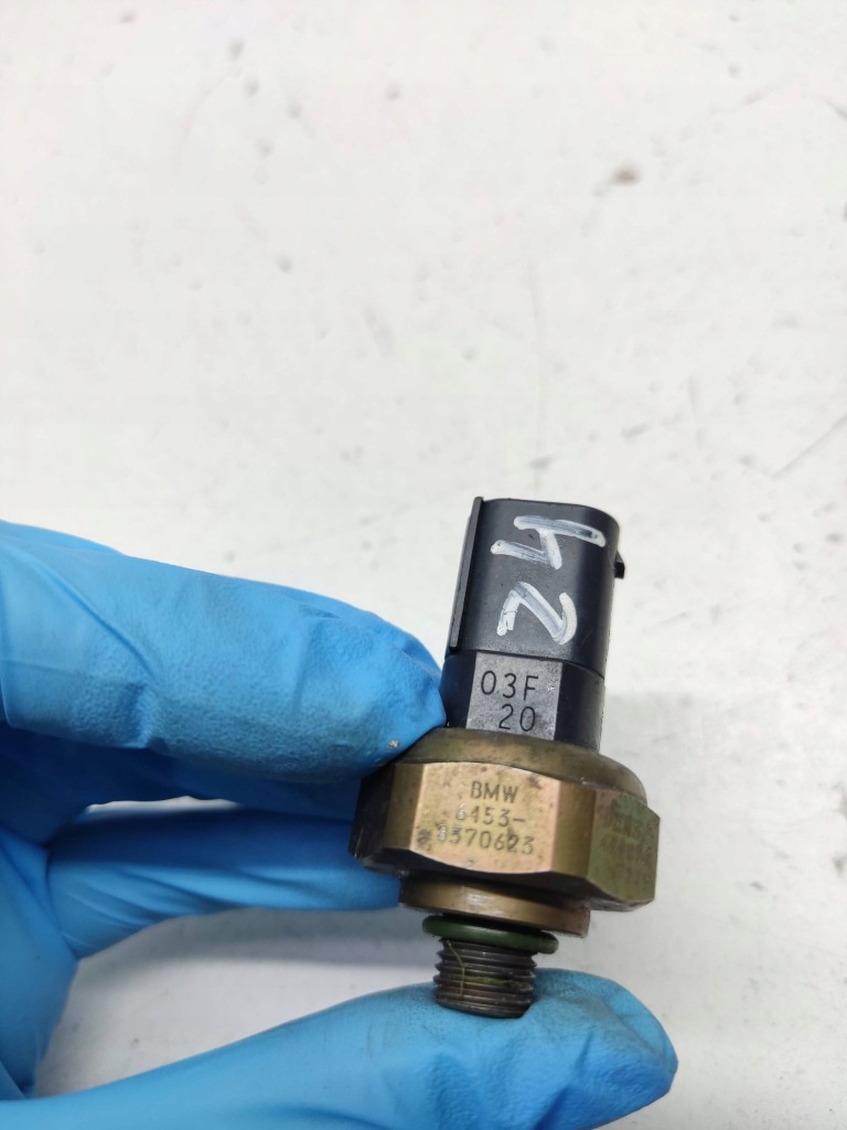 Bmw z4 e85 e86 2003 датчик тиску кондиціонера пресостат 8570623 Недорого