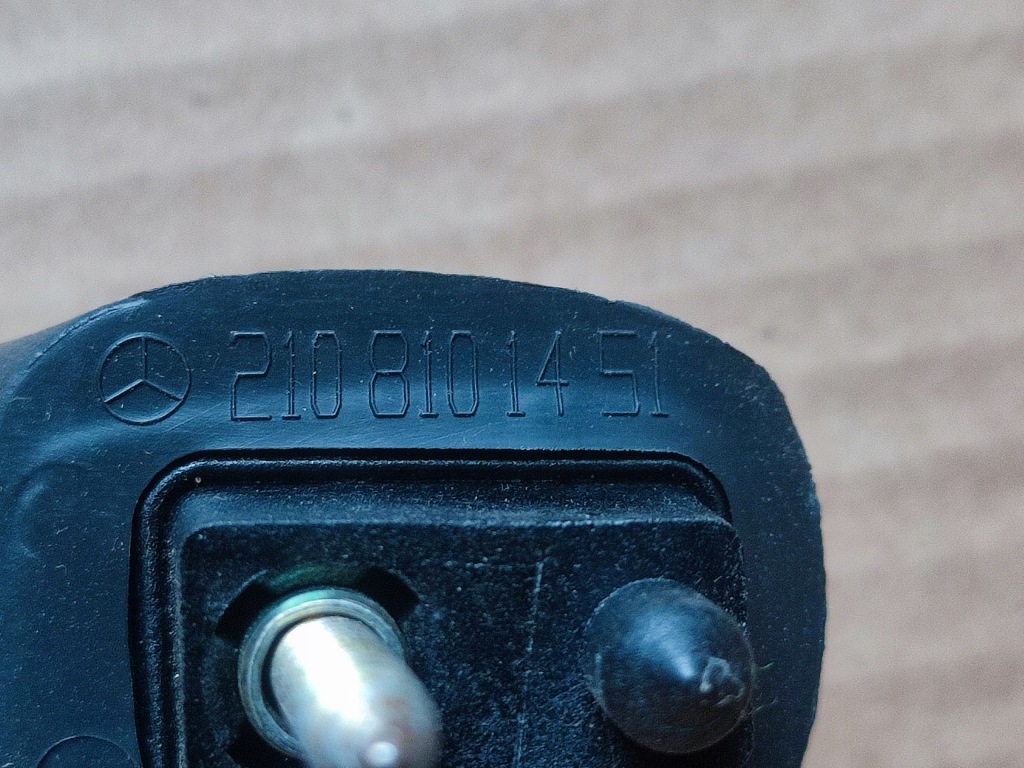 фото №4, Кронштейн ручка потолочный перед mercedes w210 2108101451