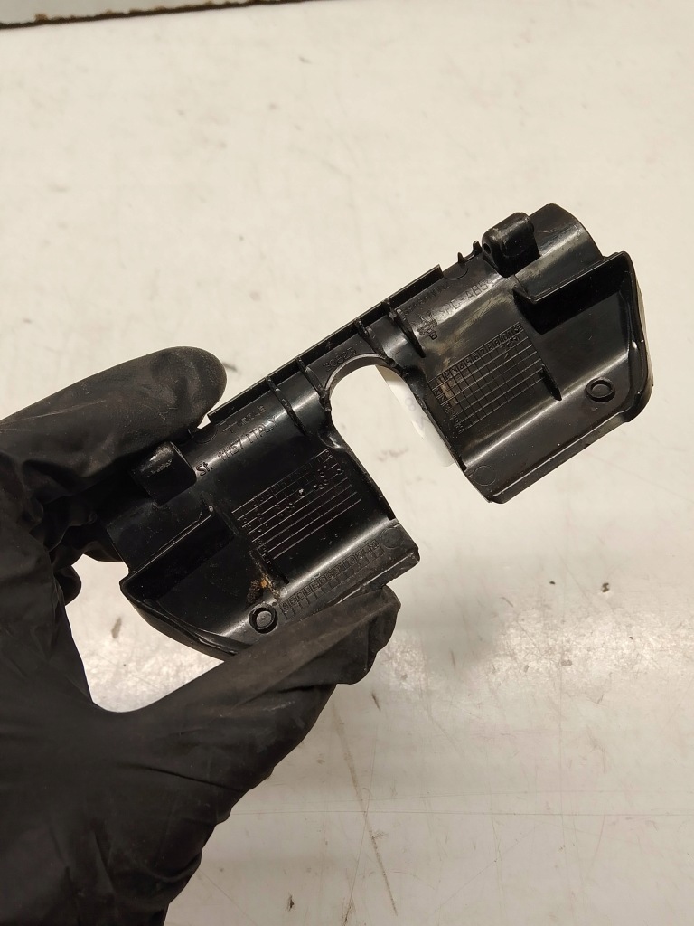 фото №4, Maserati levante заглушка замка поперечина багажника задня 894860002