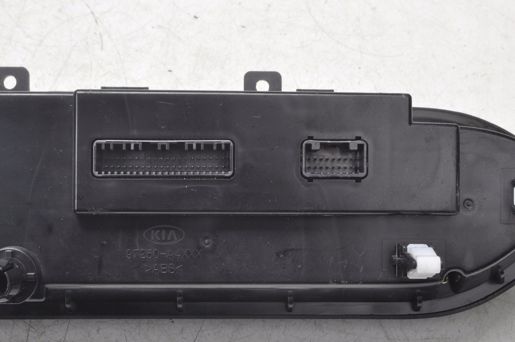 фото №6, Kia carens iv панель кондиціонера 97250-a4xxx
