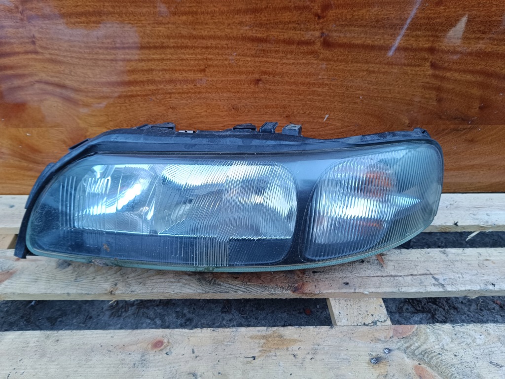 фото №1, Лампа перед левая volvo v70 ii 2 оригинал europa