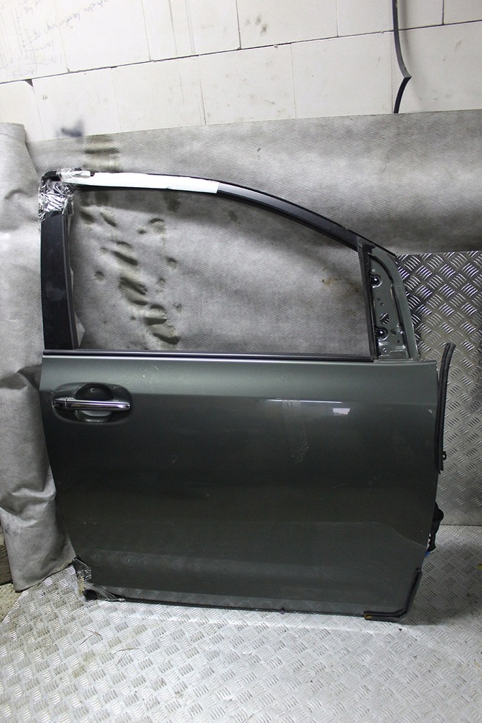 фото №1, Toyota sienna 2014 дверь правое передние пассажира