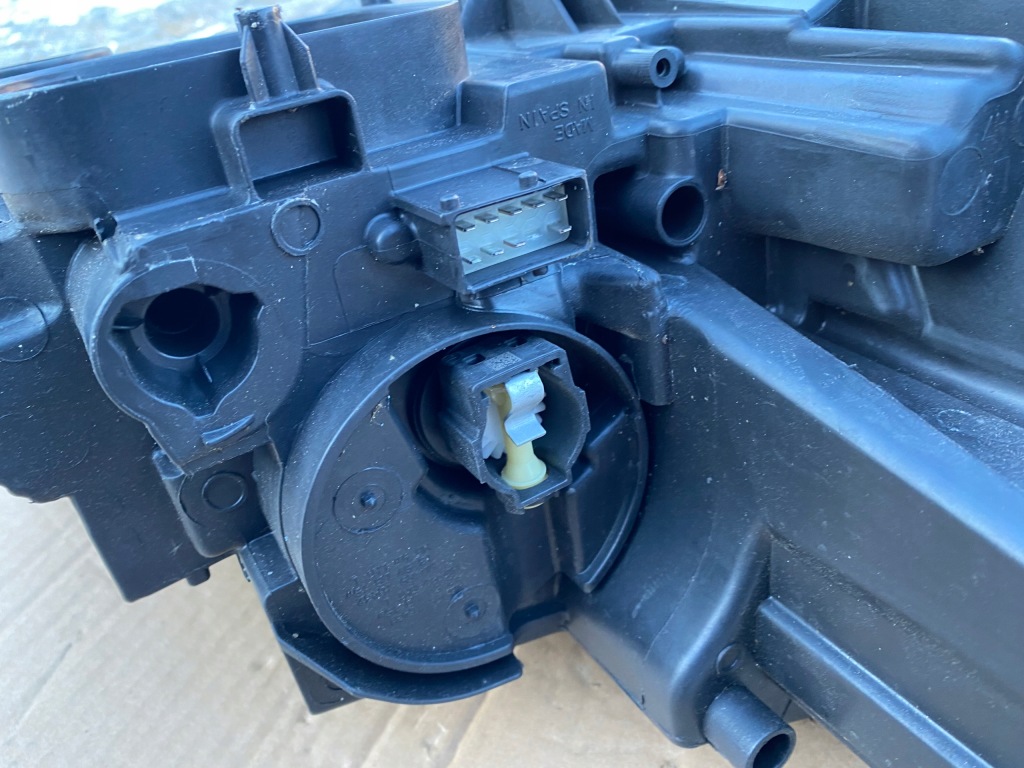 Opel crossland x лампа ліва перед jeż 39153431 оригінал в Україні