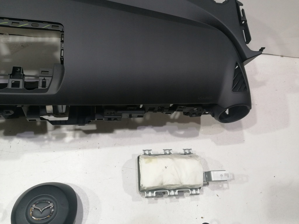 фото №4, Mazda 2 ii lift приборная панель консоль подушки безопасности подушка безопасности ремни