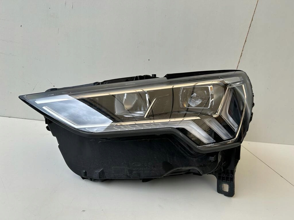фото №1, Audi q3 83a лампа левая full led 83a941033 оригинал