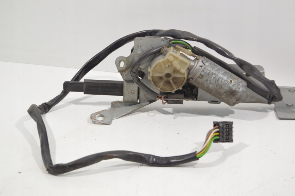 Podajnik поперечина правый mercedes w124 кабриолет  купе 1248600604 1137020030 Киев