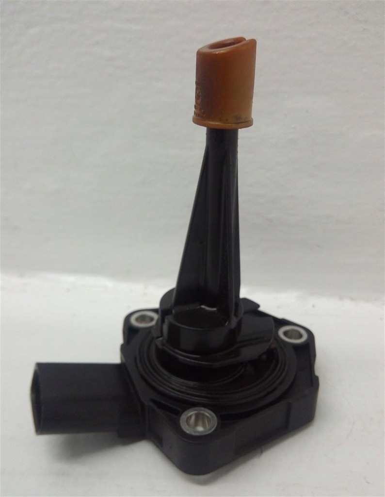 фото №5, Датчик уровня масла audi rs5 4.2 fsi 03c907660q