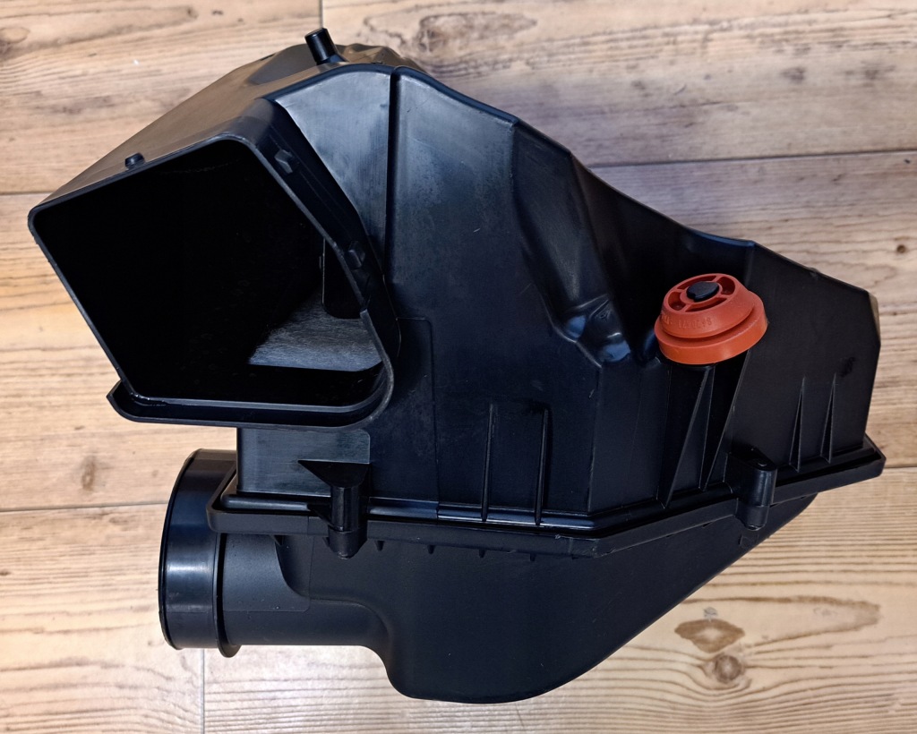 Корпус фільтра повітря bmw g01 x3 g02 x4 g30 g01 g32 g15 g07 g06 в Україні