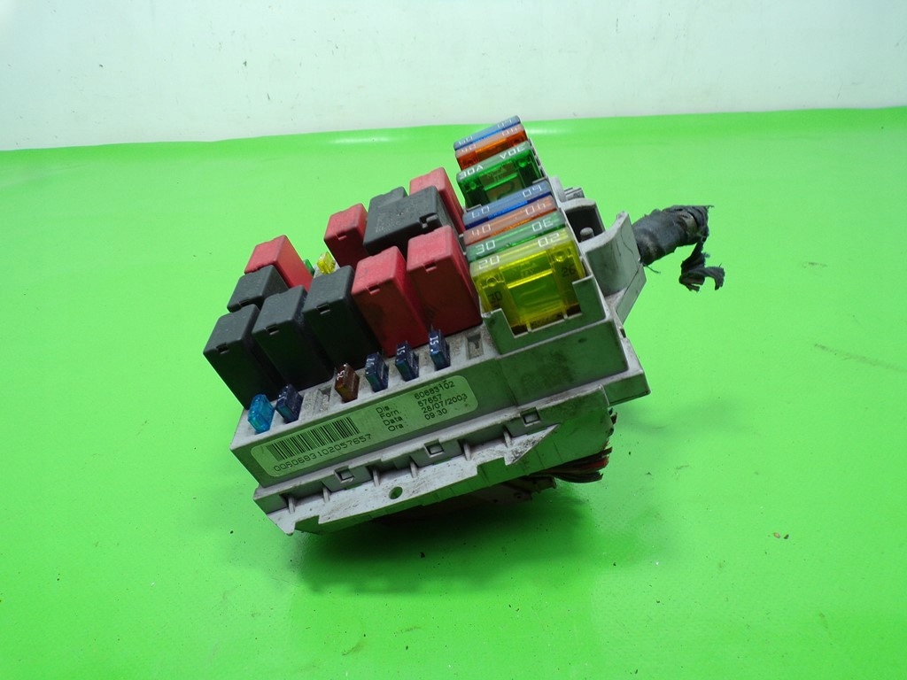 фото №1, Alfa romeo 166 2.4 20v коробка предохранителей 60683102