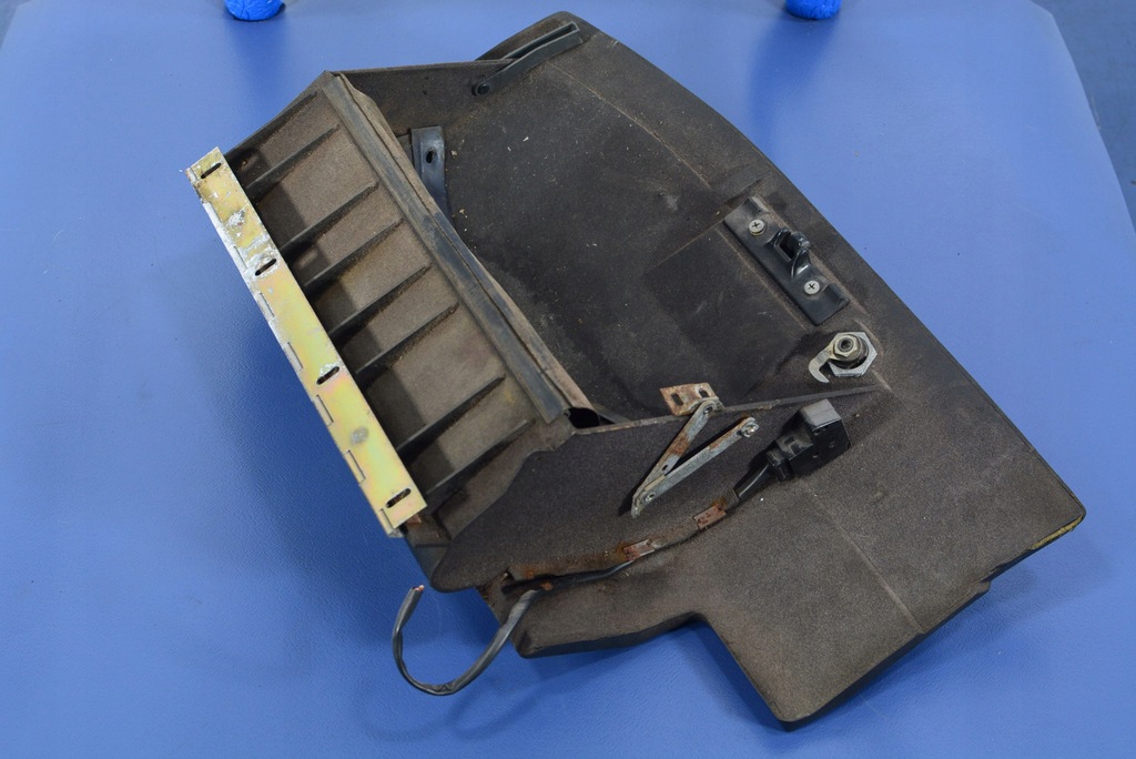 фото №5, Bmw 5 e12 бардачок пассажира europa