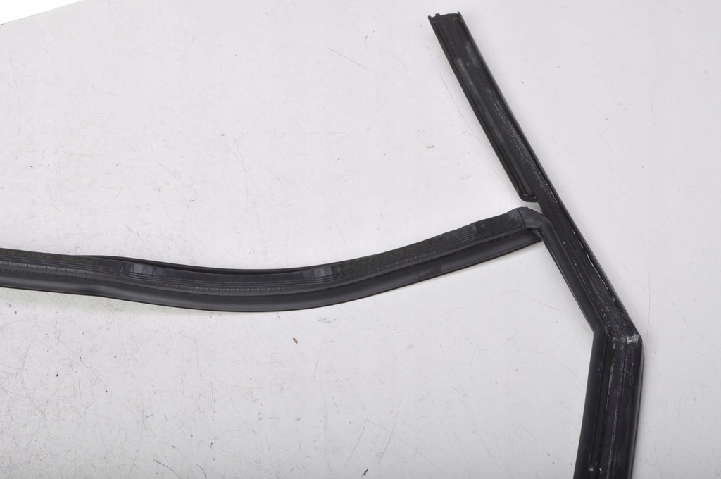 фото №8, Porsche macan молдинг скло двері задня ліва 17r