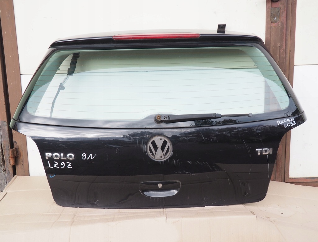 фото №1, Vw polo 9n крышка багажника задняя задняя багажника с стекло цвет lc9z