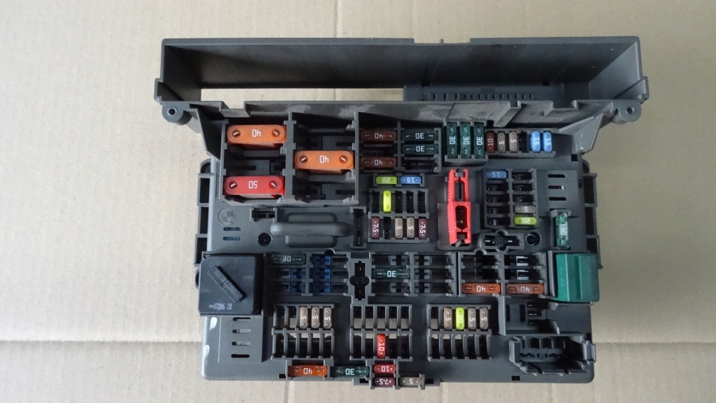 фото №1, Bmw e90 2.0d коробка запобіжників 106887