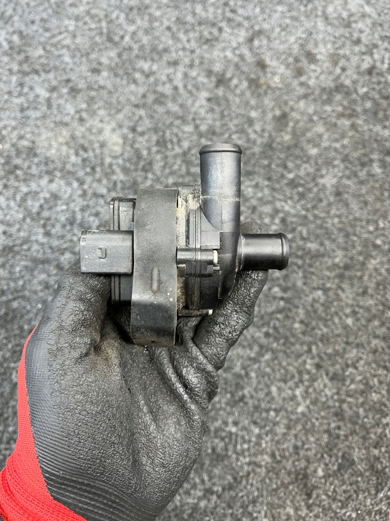 Моторчик циркуляция воды mercedes ml w164 3.0 cdi a2118350028 в Украине