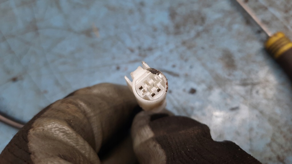 фото №14, Зеркало левая toyota yaris ii 3 pin