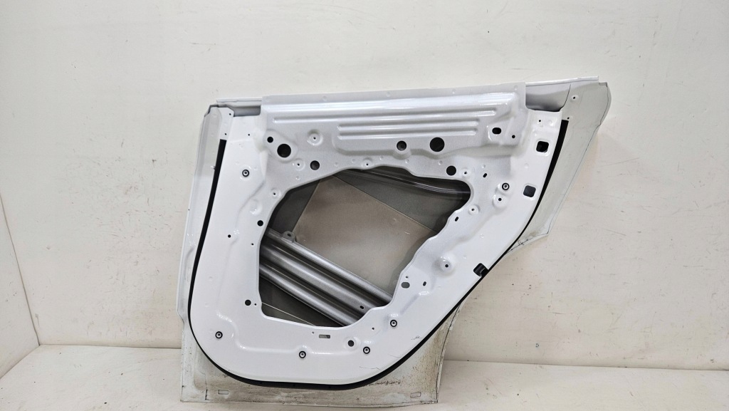 Дверь правое  задняя задняя tesla model y оригинальные Оригинал