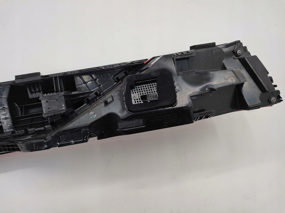 фото №12, Накладка лампа задняя 4m8945095m audi q8 4m8