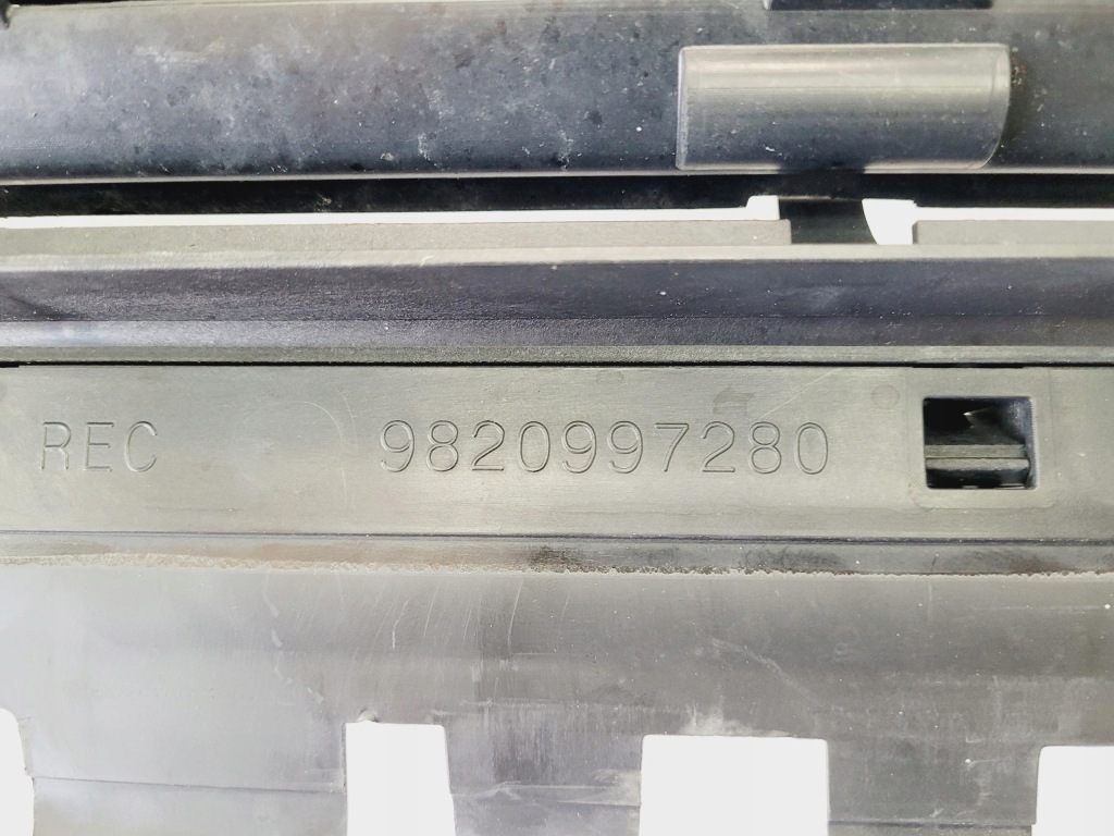 Шторка жалюзи воздуховод воздуха peugeot rifter 2018- 9820997280 Недорого