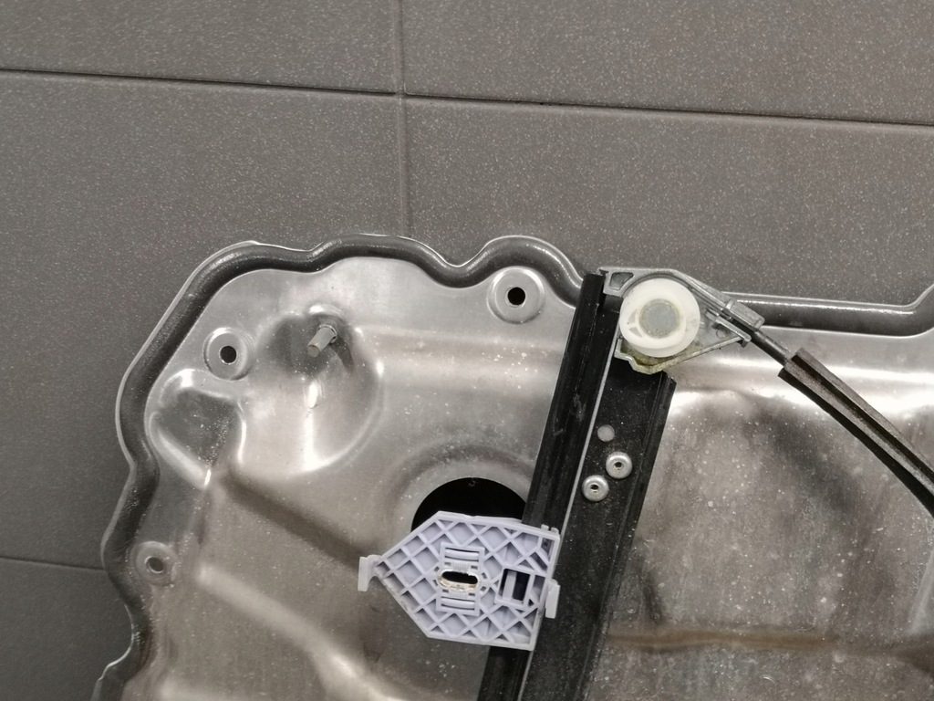 фото №8, Механізм скло лівий задня audi a8 d3 4e0839849a