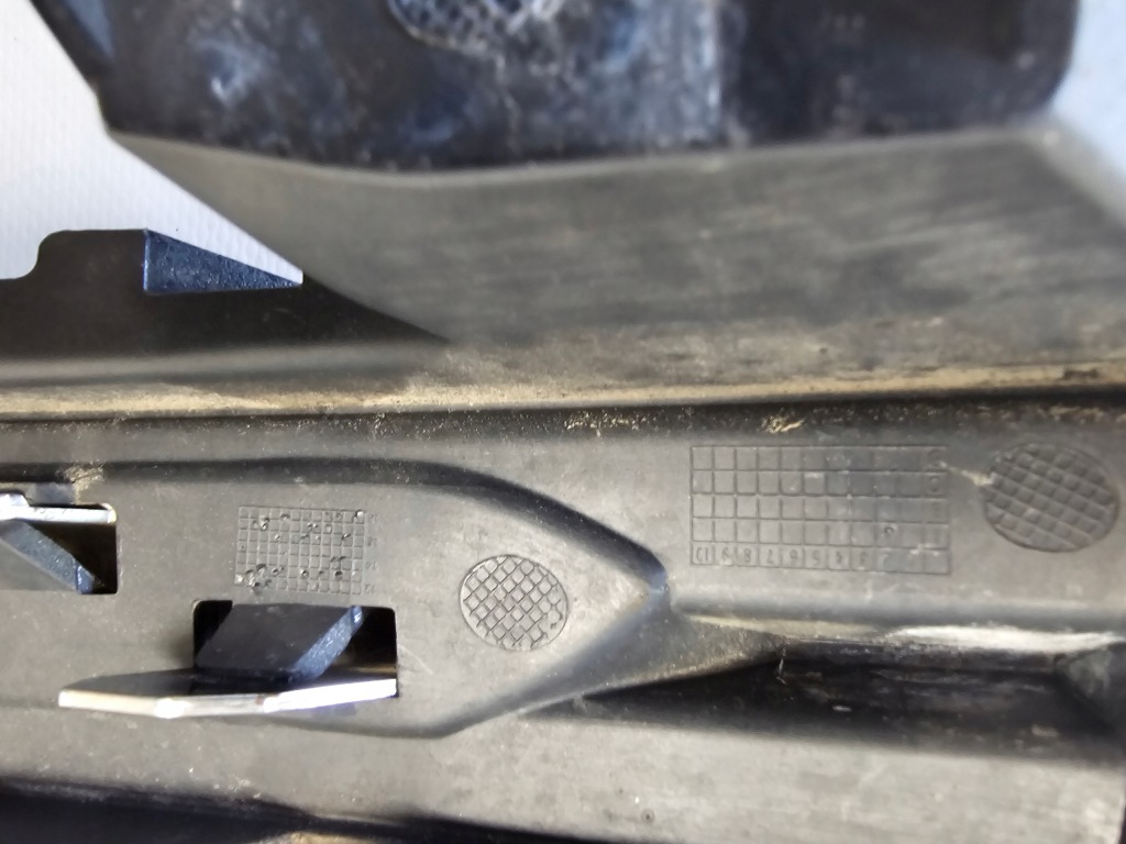 Решітка бампера молдинг права перед volvo v40 ii lif 2016 - orginał Київ