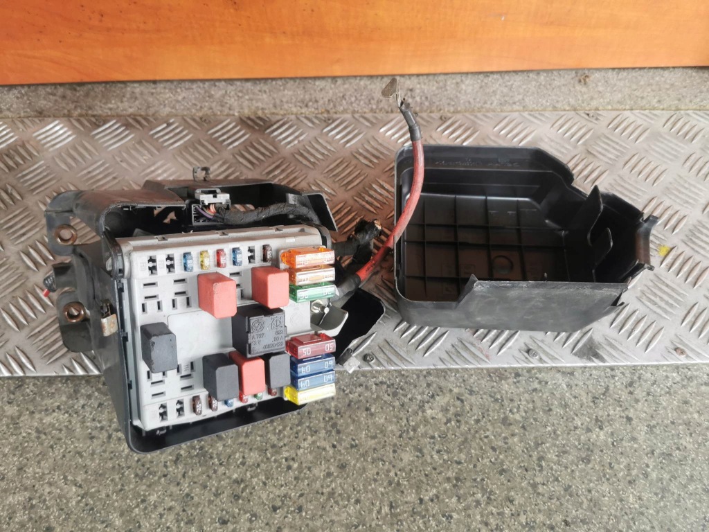 Купить Коробка предохранителей fiat punto 2 fl 46835425