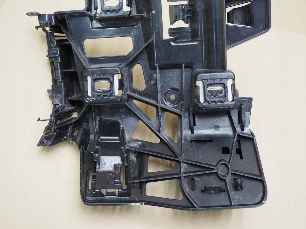 Mercedes eqe v295 напрямна кронштейн задні праве оригінал a2958858800 Доставка