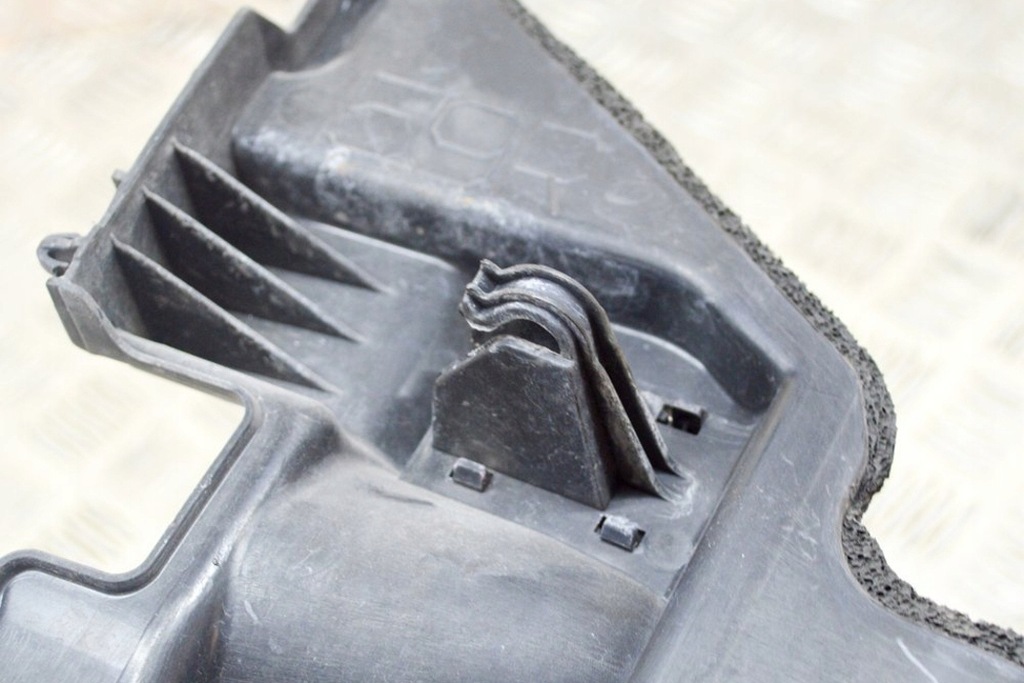 фото №5, Toyota prius xw30 1.8 hybrid 73kw радіатор права сторона дефлектор 53293-47