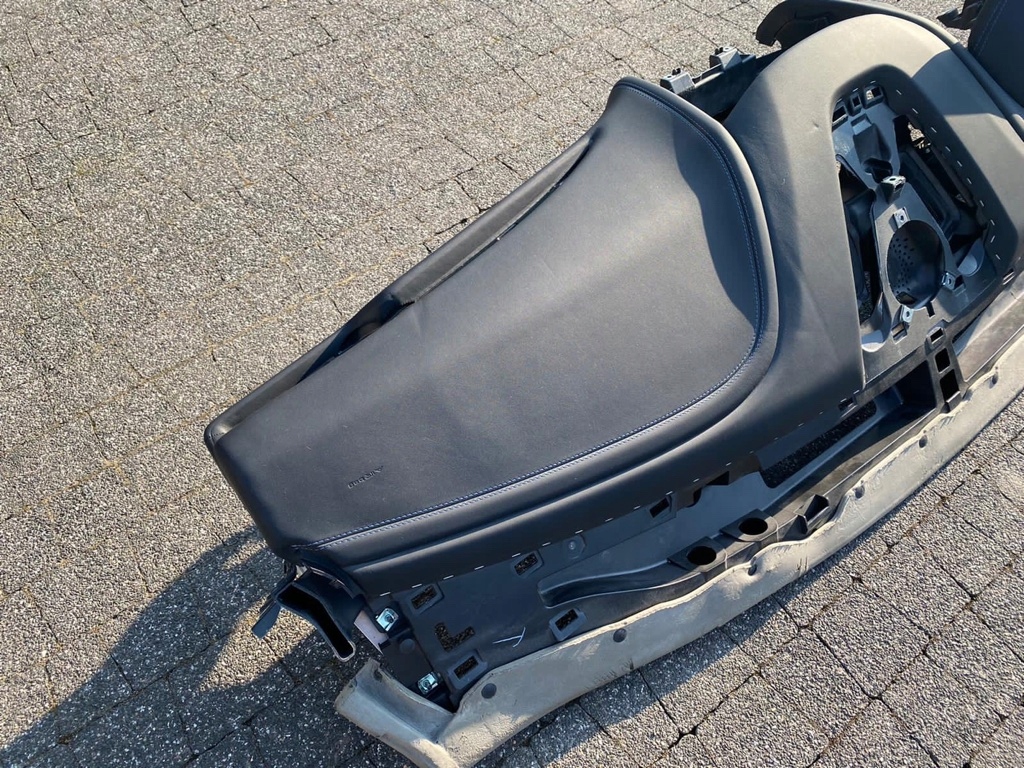 фото №5, Панель приладів консоль maserati levante czarna+ niebieskanić