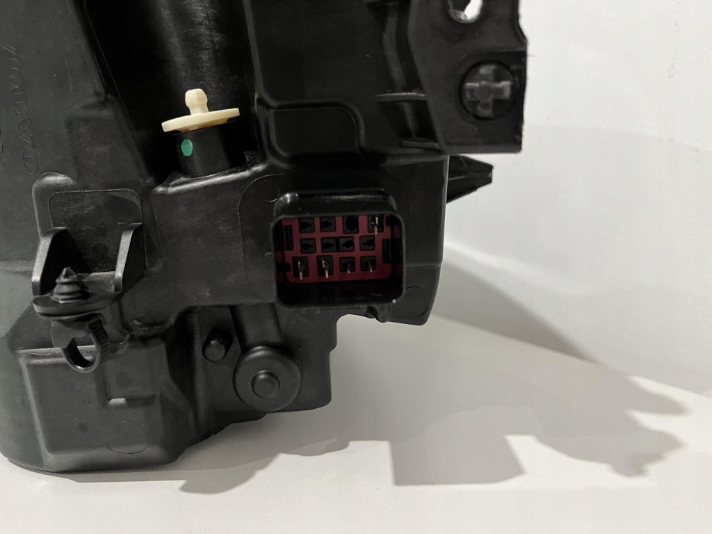 Volvo xc60 2 рестайлинг  фара правая  перед full led 32338977 Доставка