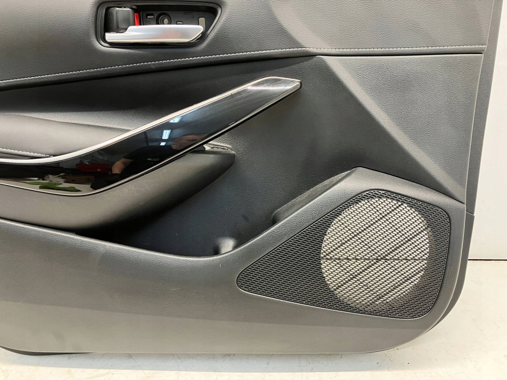 фото №7, Corolla e21 обшивка обивка дверь передних левый перед кожа led