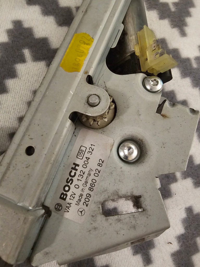 Купити Podajnik поперечина безпеки лівий правий przódmercedes clk w209