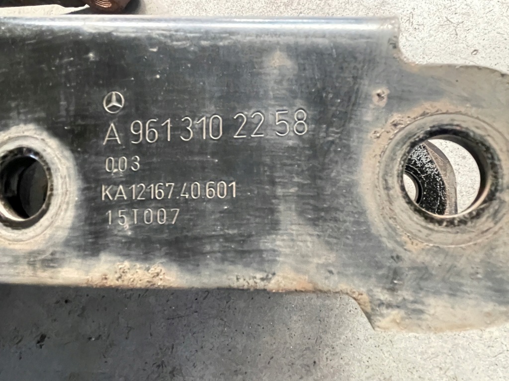 Купити Mercedes actros 11-18 mp4 кронштейн кронштейн відкидання кабіни a9613102258