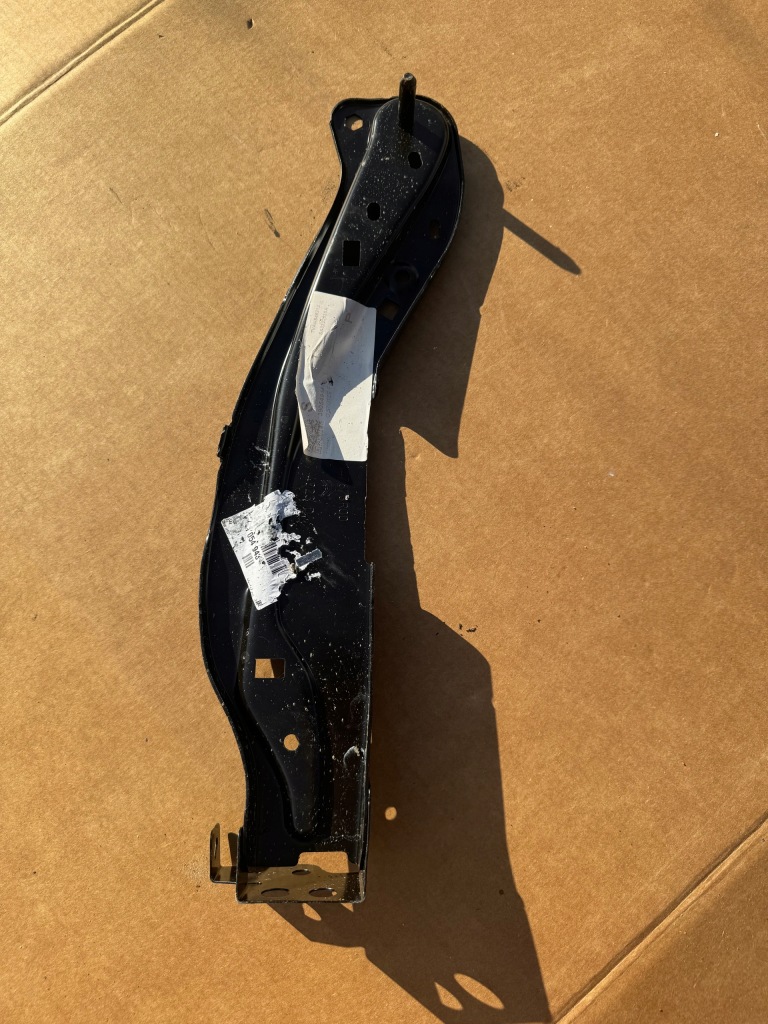 фото №1, Opel crossland x - кронштейн поперечина радиатора перед правое правый 147873r00