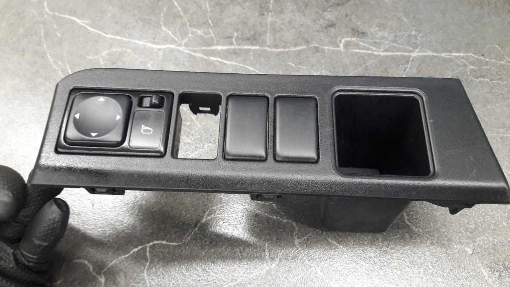 фото №1, 684859u100 рамка переключателей nissan note i