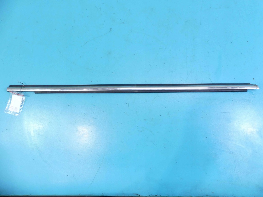 фото №1, Молдинг уплотнитель дверь правый перед sportage iii