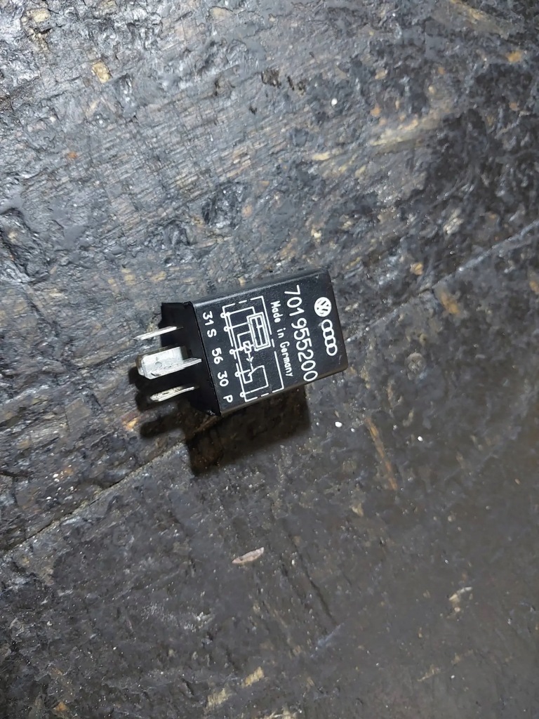 фото №1, Реле 95 volkswagen 701955200