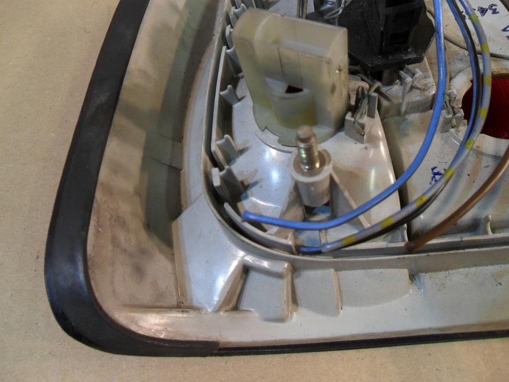 фото №12, Bmw 5 e34 лампа задня права sedan 133690