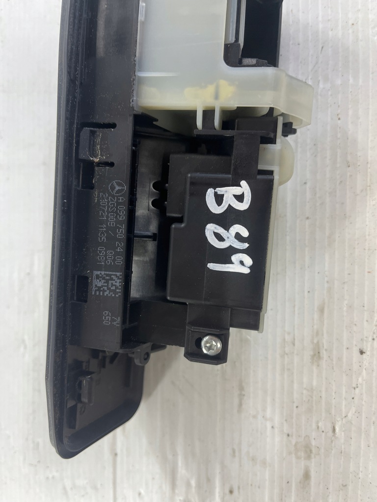 фото №6, Mercedes w206 21r мікровимикач ручка кришки багажника a0997502400