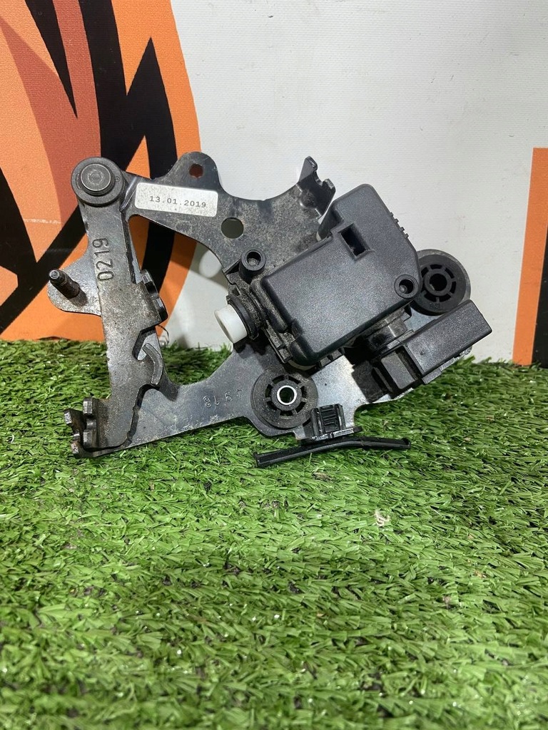 фото №8, Актуатор капот jaguar i-pace x590 j9d3-16a916-ac